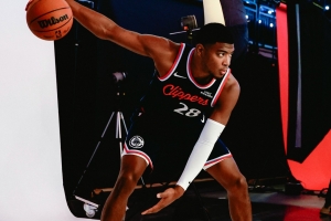 八村垒晒快船定妆照:八年级🙏迎来个人NBA第8个赛季!
